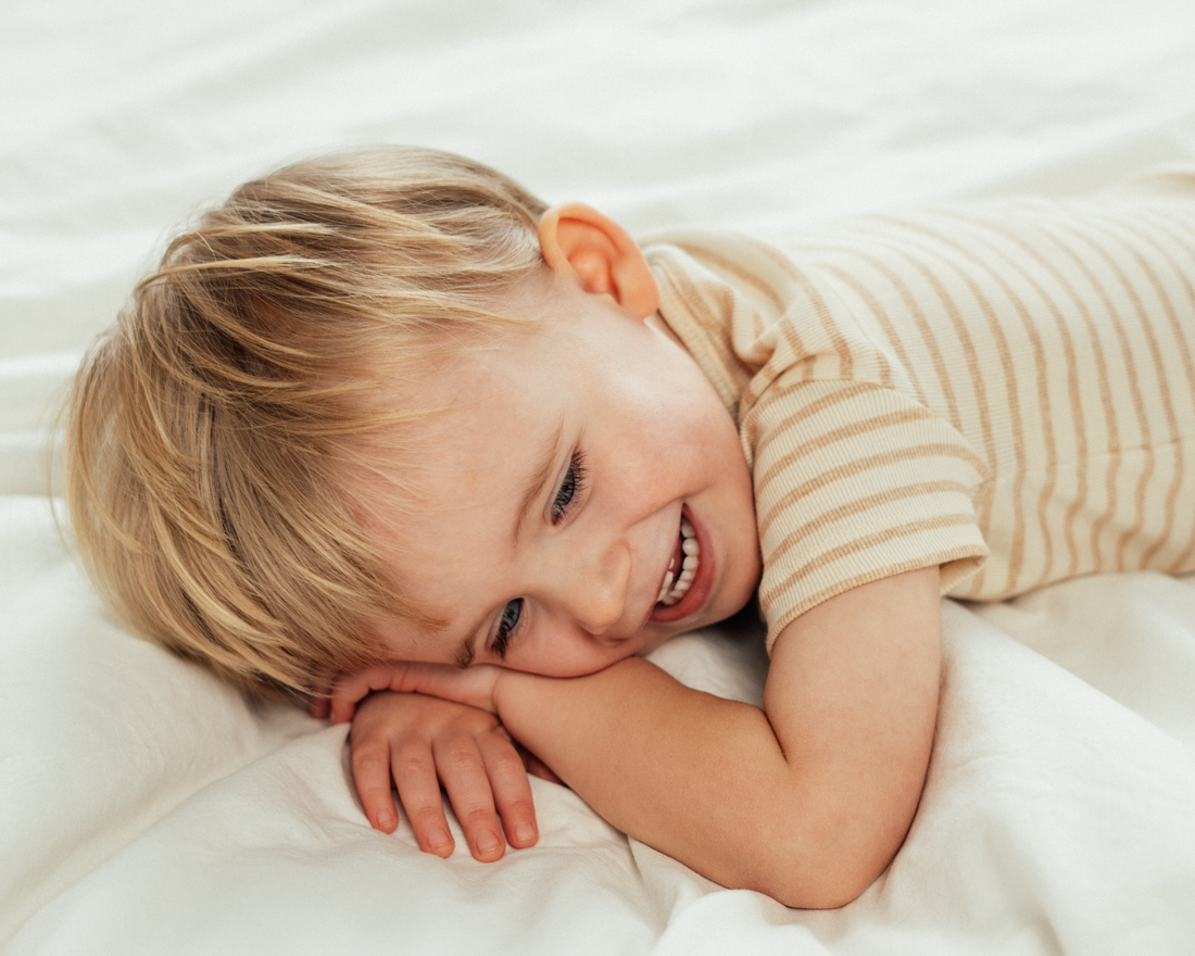 Hvordan påvirker tøjet dit barns sensitive hud?